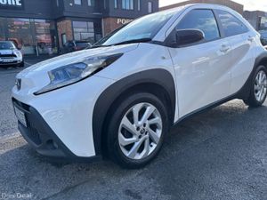 2022 Toyota Aygo X  1.0 VVT-I x-play Smartphone - Image 2