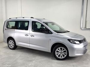 221 VW Caddy Maxi Life 7 Seat TDi  - 1 Lady Owner - Image 3