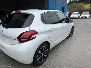 2017 Peugeot 208 Allure Automatic  / Panaromic - Image 4