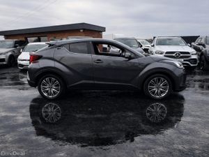 23 TOYOTA C-HR  SOL SPORT 1.8 HYBRID AUTOMATIC - Image 2