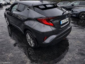 23 TOYOTA C-HR  SOL SPORT 1.8 HYBRID AUTOMATIC - Image 3