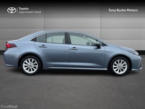 Toyota Corolla Saloon - Luna Edition - 1.8 Hybrid - Image 3