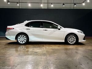 Toyota Camry 2.5 HYBRID - FACTORY ALLOYS - CRUISE - Image 3