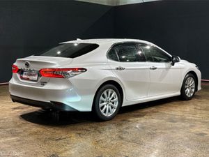 Toyota Camry 2.5 HYBRID - FACTORY ALLOYS - CRUISE - Image 4