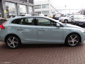2020 VOLVO V40 2.0D D4 ESTATE 5DR AUTOMATIC - Image 3
