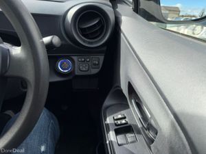 19 TOYOTA AQUA HYBRID - Image 2