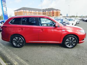 MITSUBISHI OUTLANDER 2.0 JURO 4WD AUTOMATIC PHEV - Image 4