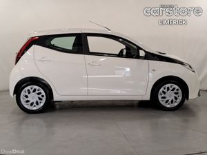 Toyota Aygo 1.0 VVT-i x-play Smartphone - Image 2