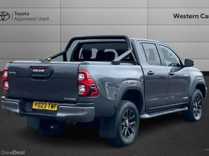 Toyota Hilux 2.8 D-4D Invincible X Auto 4WD Euro 6 - Image 2