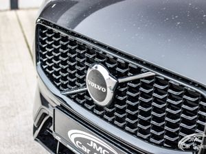 2022 VOLVO XC60 T-6 R-DESIGN - Image 3