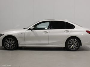 BMW 3-Series 2020 330E MSPORT with sunroof - Image 4