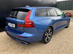 VOLVO V60 2.0 B4 197 BHP DSL R-DESIGN AUTO - Image 3