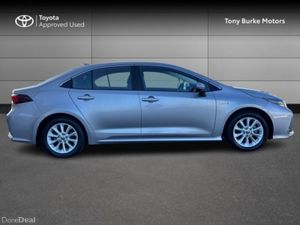 Toyota Corolla Saloon - Luna Edition - 1.8 Hybrid - Image 3