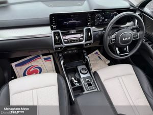 Kia Sorento 2.2 DIESEL AUTO 7 SEATS - Image 2