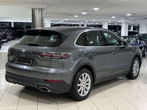 Porsche Cayenne 3.0 V6 E-HYBRID=1 OWNER//IRISH JEE - Image 3