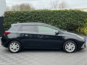 Toyota Auris 1.8 HYBRID // HALF LEATHER INTERIOR / - Image 2