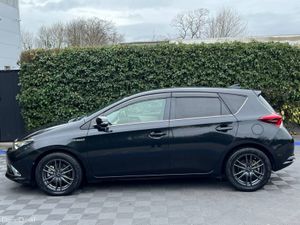 Toyota Auris 1.8 HYBRID // LEATHER HEATED SEATS // - Image 3