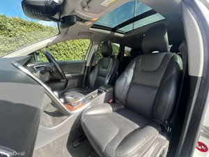 Volvo XC60 D4 CLASSIC 2.0 D // OPENING PAN ROOF // - Image 2