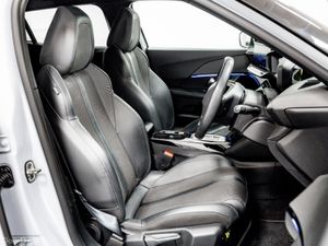 Peugeot 2008 E-GT 54kWh Auto 156HP - Image 3