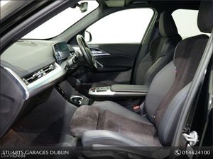 BMW iX1 M-SPORT PRO xDRIVE 30. SAPPHAIRE BLACK MET - Image 3