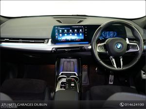 BMW iX1 M-SPORT PRO xDRIVE 30. SAPPHAIRE BLACK MET - Image 4