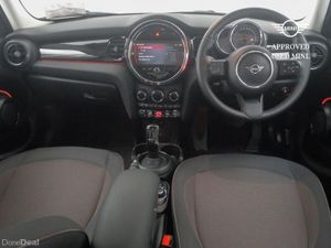 Mini Cooper 5-Door Cooper Classic - Image 4