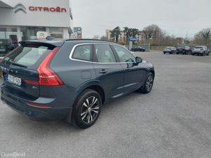 Volvo XC60 B4 D MOMENTUM 5DR AUTO - Image 3