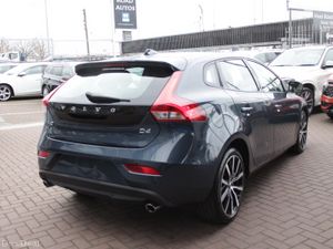 2018 VOLVO V40 D4 2.0 AUTO 5DR - Image 4