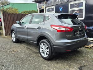 Nissan Qashqai 1.5 DSL SV CONNECT 4DR - Image 4