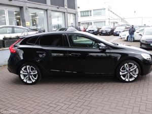 2018 VOLVO V40 LUXURY EDITION 5DR HATCHBACK - Image 3