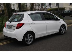 Toyota Yaris Hybrid Luxury MC 5DR Auto - Image 3