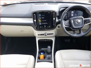 Volvo XC40 T4 197bhp Inscription Expression - Image 2