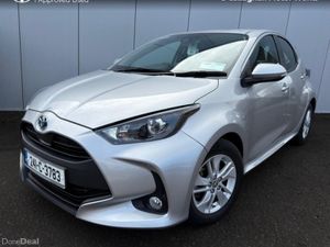 Toyota Yaris 1.5 HYBRID LUNA 4DR - Image 2