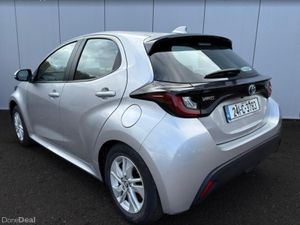 Toyota Yaris 1.5 HYBRID LUNA 4DR - Image 3