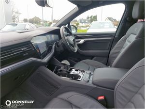 Volkswagen Touareg Diesel Estate Black Edition - Image 3