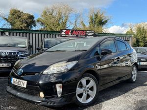 15 Toyota Prius Hybrid - Image 3