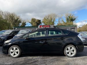 15 Toyota Prius Hybrid - Image 4