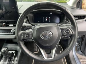 Toyota Corolla LUNA 1.8 HYBRID // APPLE CARPLAY/AN - Image 4