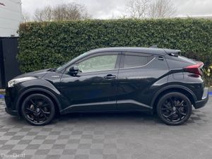 Toyota C-HR 1.8 HYBRID // HALF LEATHER HEATED SEAT - Image 3