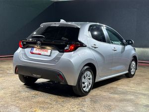 Toyota Yaris HYBRID - TOYOTA SAFETY SENSE - CRUISE - Image 4