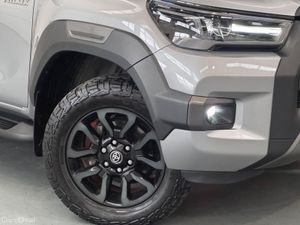 Toyota Hilux INVINCIBLE X 4WD D-4D DCB - Image 2