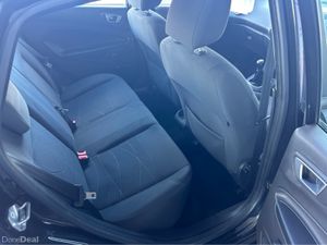 Volkswagen Passat HIGHLINE 1.6 TDI MANUAL 6SPEED F - Image 3