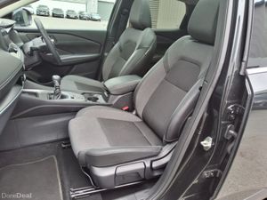 Nissan Qashqai 1.3 HYBRID SV PREMIUM ** MEGA SPEC - Image 4