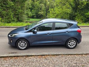 FORD FIESTA 1.1 PETROL MANUAL LIKE NEW - Image 4