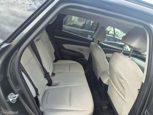 Hyundai Tucson Executive Plus phev Auto - Image 3
