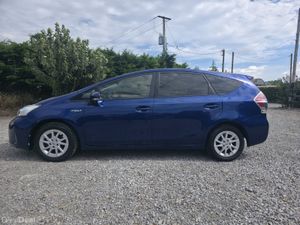 2017 Toyota Prius Alpha 1.8 Hybrid - Image 2