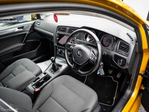 2019 Volkswagen Golf SE NAVIGATION TSI EVO - Image 4