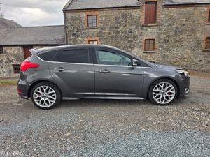 Ford Focus 1.5 diesel st line ( NCT and TAX )) - Image 4
