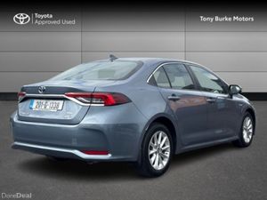Toyota Corolla Saloon - Luna Edition - 1.8 Hybrid - Image 2