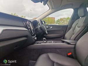 Volvo XC60 B4 Momentum Diesel - Image 4